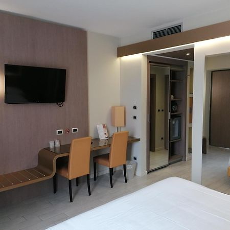 Hotel Camelia Cameri Exterior photo