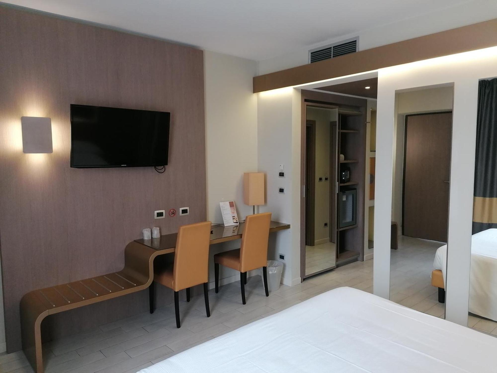 Hotel Camelia Cameri Exterior photo